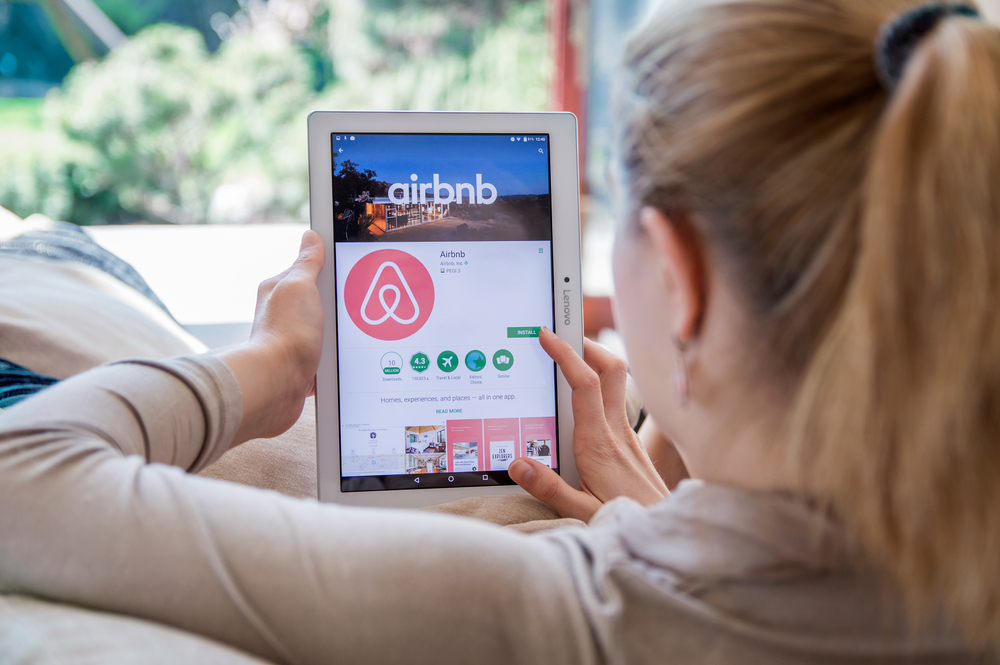 Airbnb's "#LiveThere"